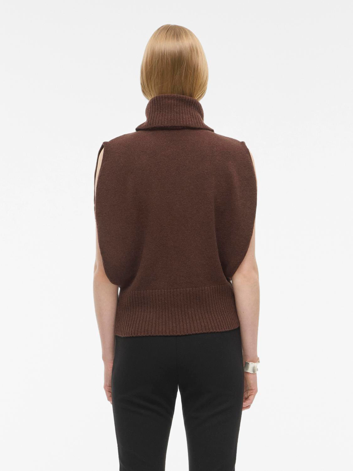 model_shot-back